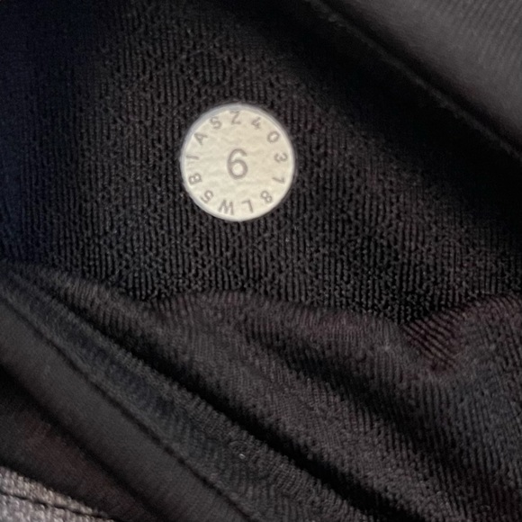 Women’s Lululemon Get Going Train Legging Size 6 - Picture 6 of 6